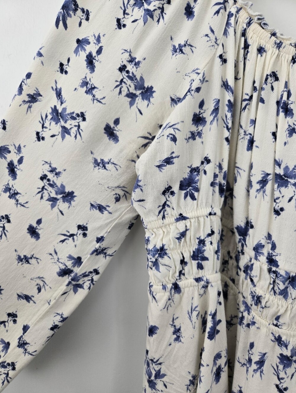 Torrid Rayon Slub Waist Detail Blouson Sleeve Top. White floral. Size 3X. - Picture 4 of 10